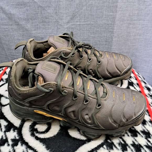 % Size 11 Nike Air VaporMax Plus Men Green and Gold Shoes 924453-300 A55 main image 6